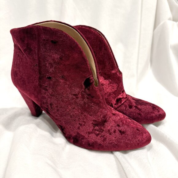 Vince Camuto Evanata Crushed Velvet Merlot Red Ankle Booties 9.5 Festive Vamp - Picture 1 of 9